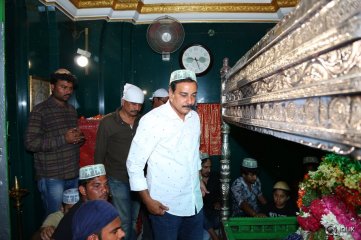 Krishna Gadi Veera Prema Gaadha Movie Team Visits Kadapa Darga